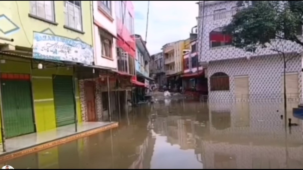 El agua llegó hasta la zona central de Guanay. Foto: RRSS