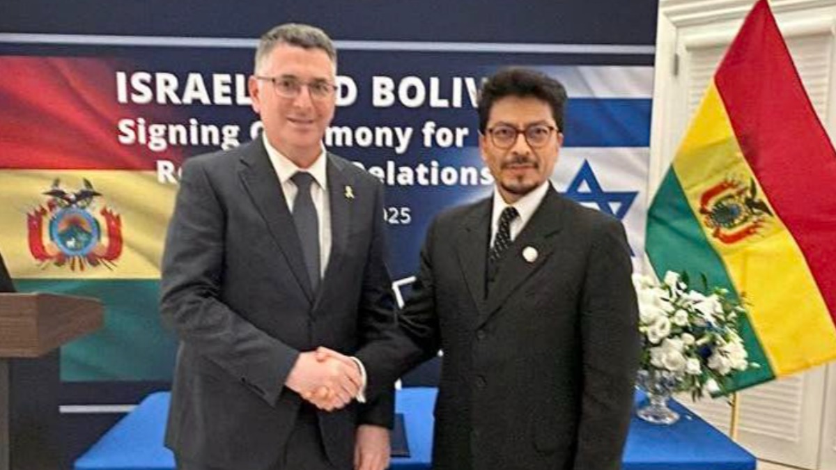 El canciller de Bolivia, Fernando Aramayo Carrasco, y el ministro de Relaciones Exteriores del Estado de Israel, Gideon Sa’ar.