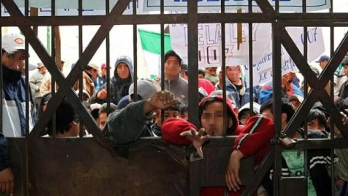 Foto: Puerta principal del penal de San Pedro