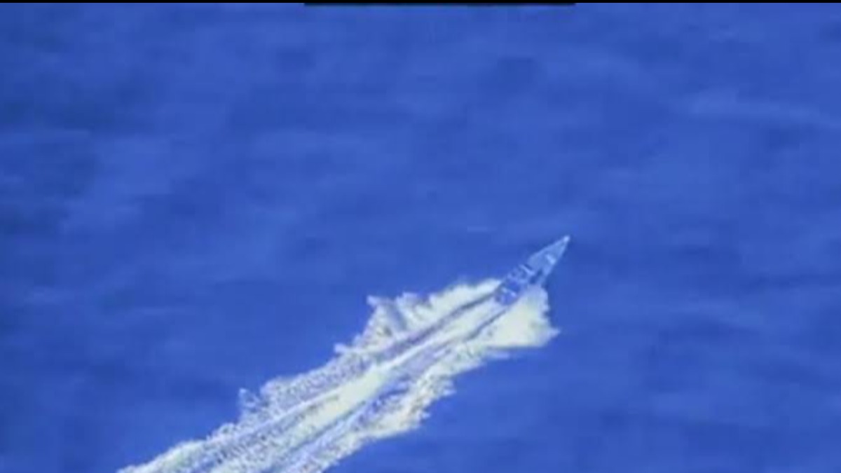 Imagen de una embarcación que antes fue atacada por EEUU.