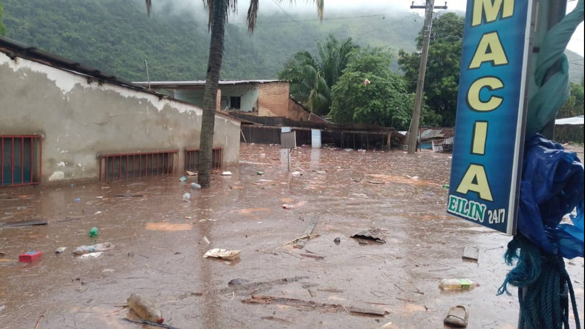 Las casas en Tipuani quedaron debajo del agua y barro. Foto: RRSS