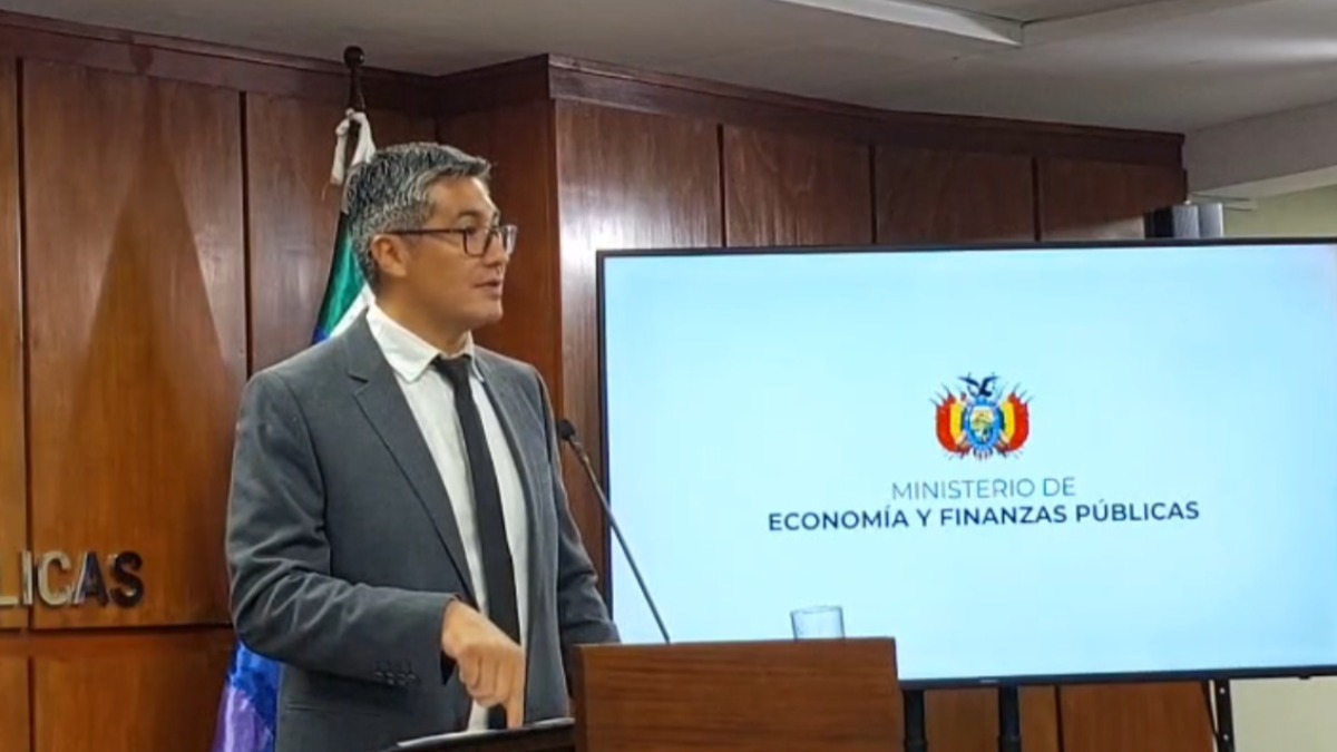 Ministro de Economía José Gabriel Espinoza en conferencia de prensa. Foto: Captura de video