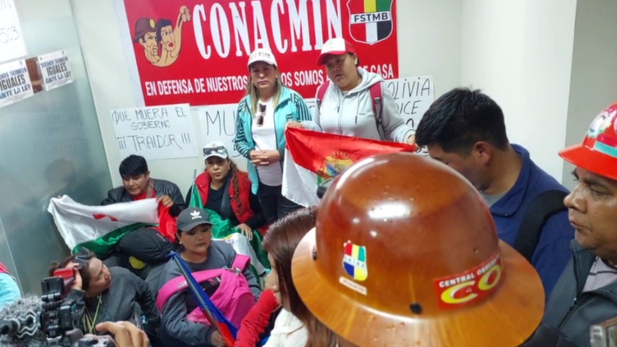 Piquete de huelga de hambre contra el DS 5503. Foto: ANF
