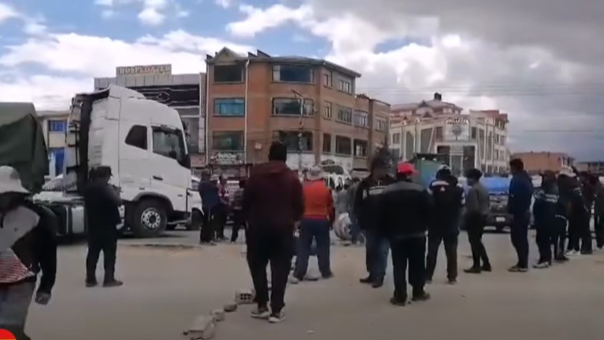 Transportistas bloquean en Oruro por falta de diésel. Foto: Captura