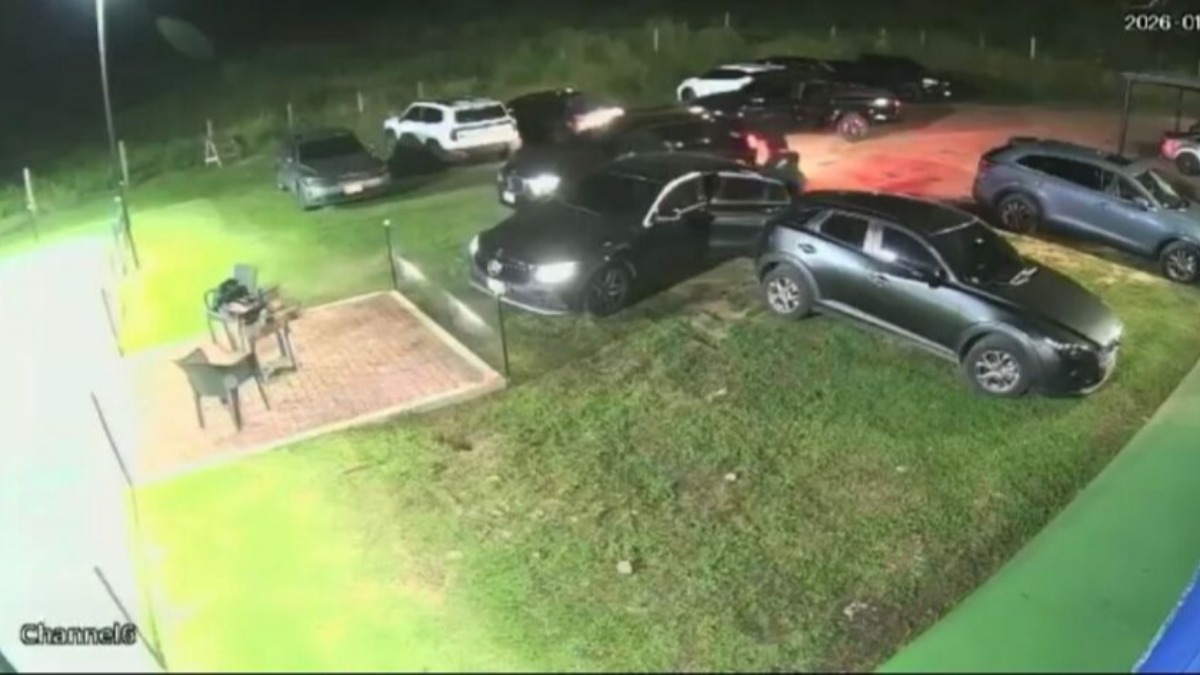 Camara de seguridad capta el momento cuando fue acribillado el joven de 26 años.
