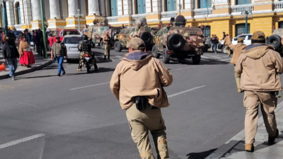 El 24 de junio de 2024, un grupo de militares tomaron plaza Murillo. Foto: ANF