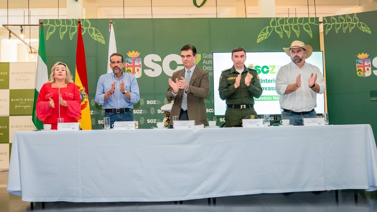 El presidente Rodrigo Paz en la cumbre contra los avasallamientos. Foto: Gobernación