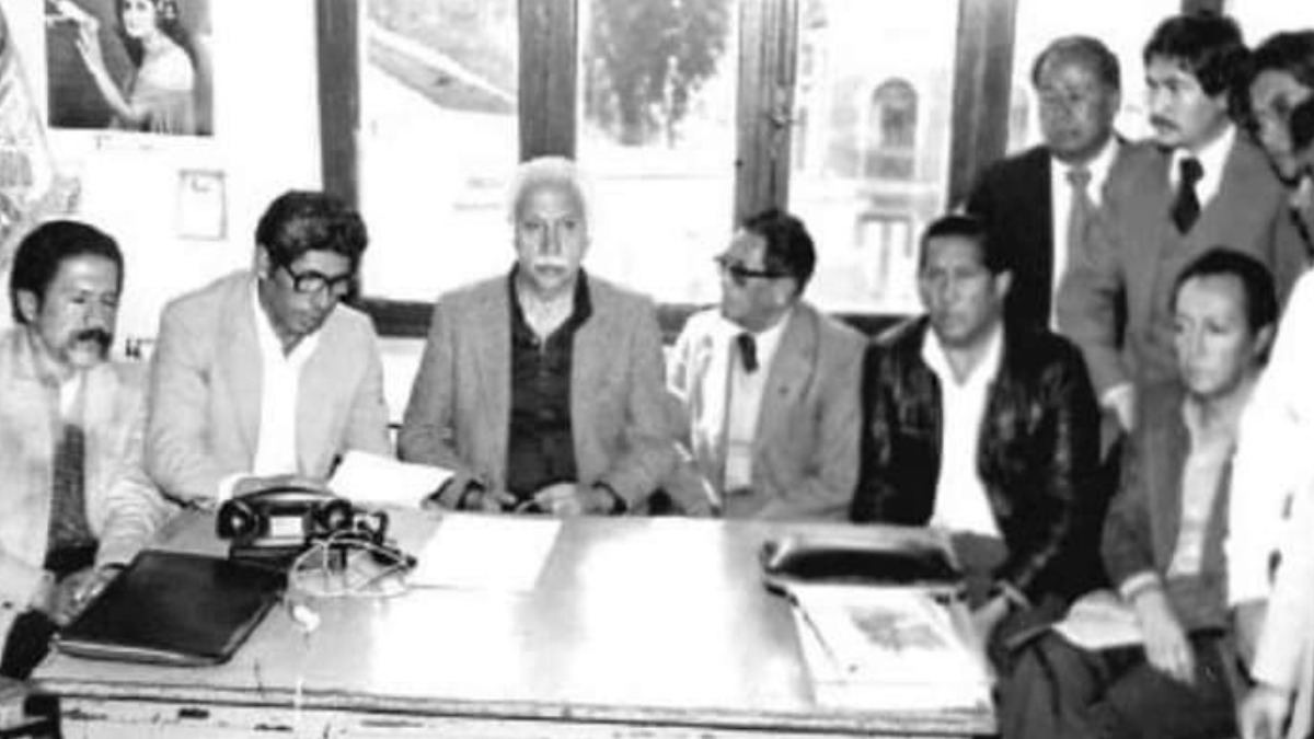 Juan Lechín Oquendo en el centro y otros dirigentes cobistas. Foto: Internet