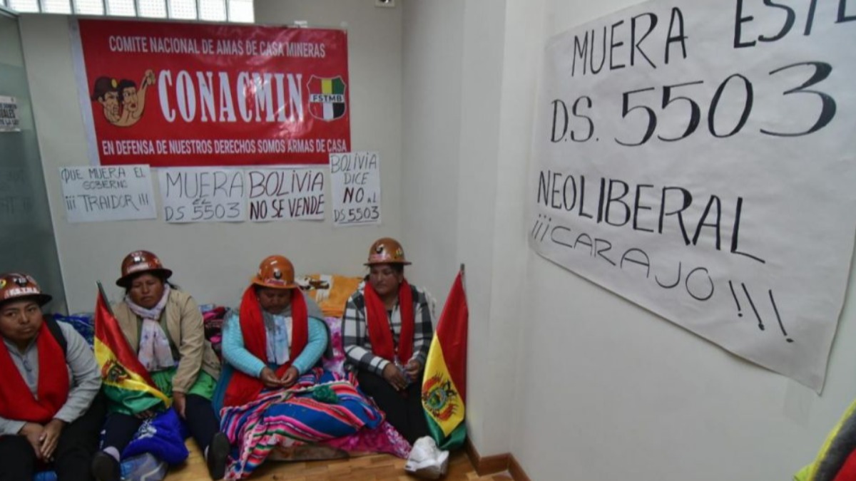 Piquete de huelga de hambre de las esposas de los mineros asalariados. Foto: Internet