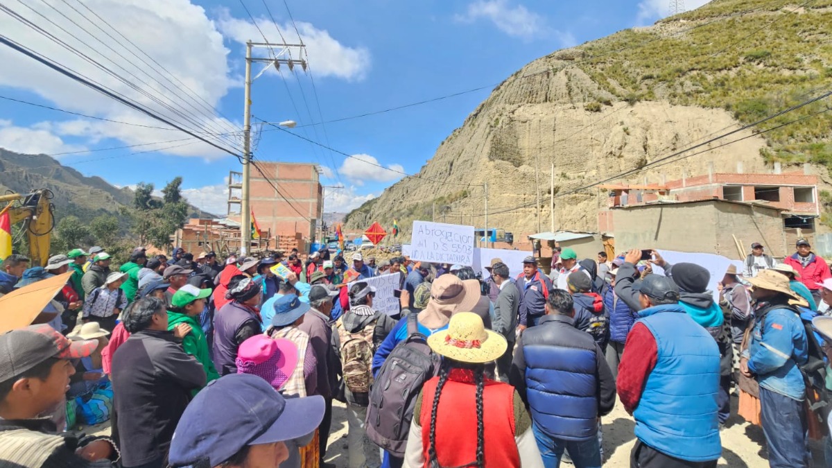 Un punto de bloqueo en La Paz. Foto: Internet 8.01.2026.
