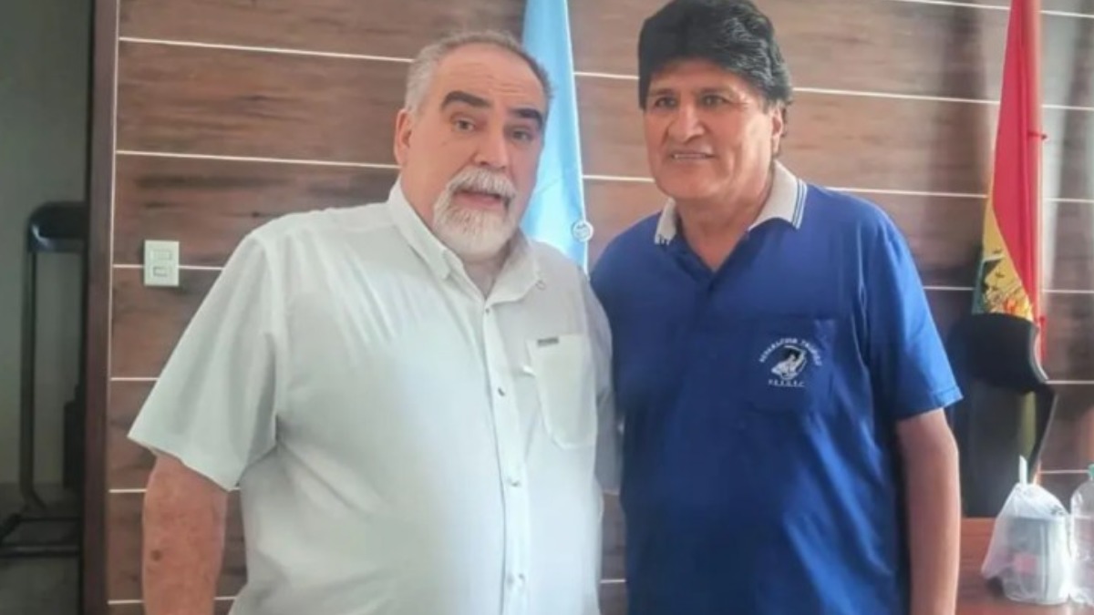 Carlos Subirana con el expresidente Evo Morales. Foto: Unitel