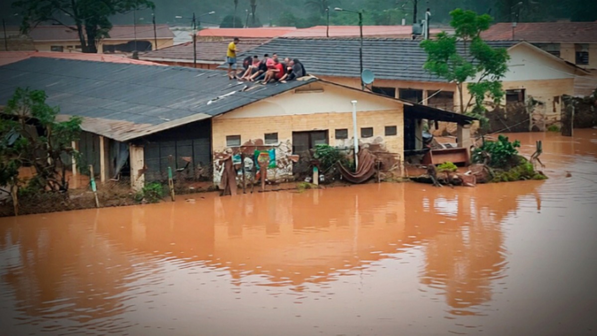 Desborde del río en El Torno, Santa Cruz, en diciembre de 2025. Foto: Btv