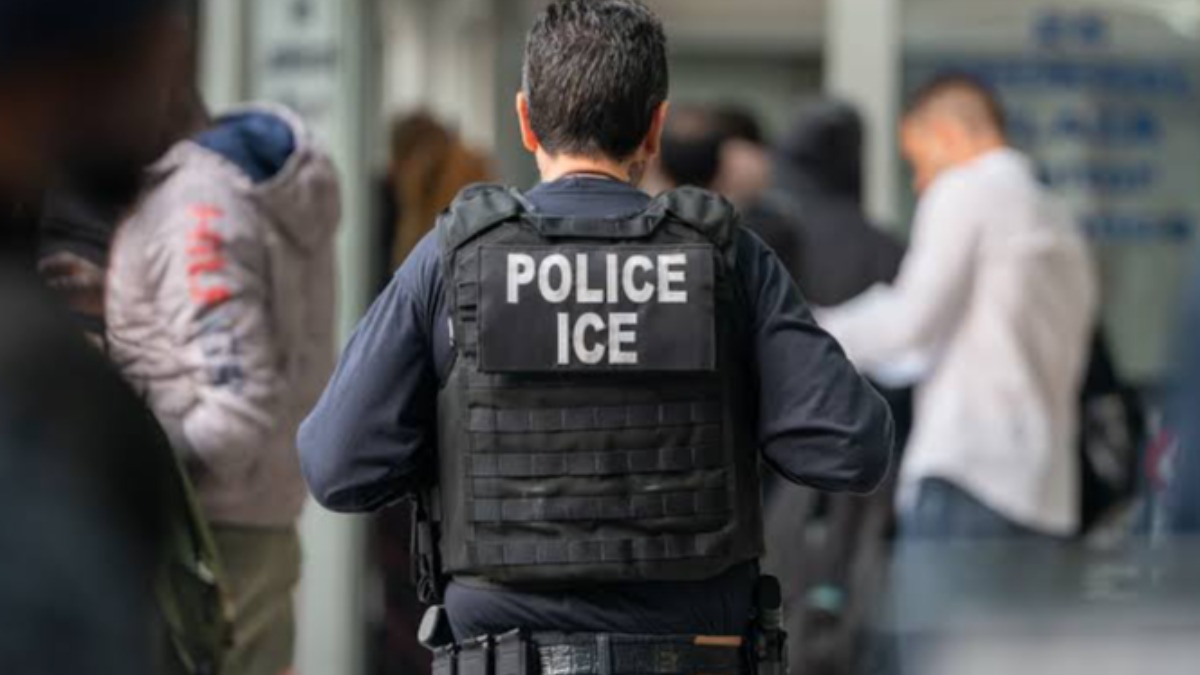 Efectivo del Servicio de Control de Inmigración y Aduanas (ICE).