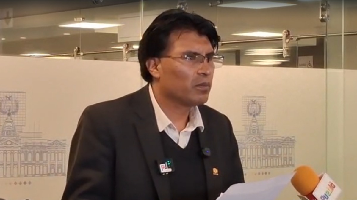 Senador Condori plantea las preguntas del referéndum que impulsa para reducir sueldos de autoridades - ANF Agencia de Noticias Fides Bolivia