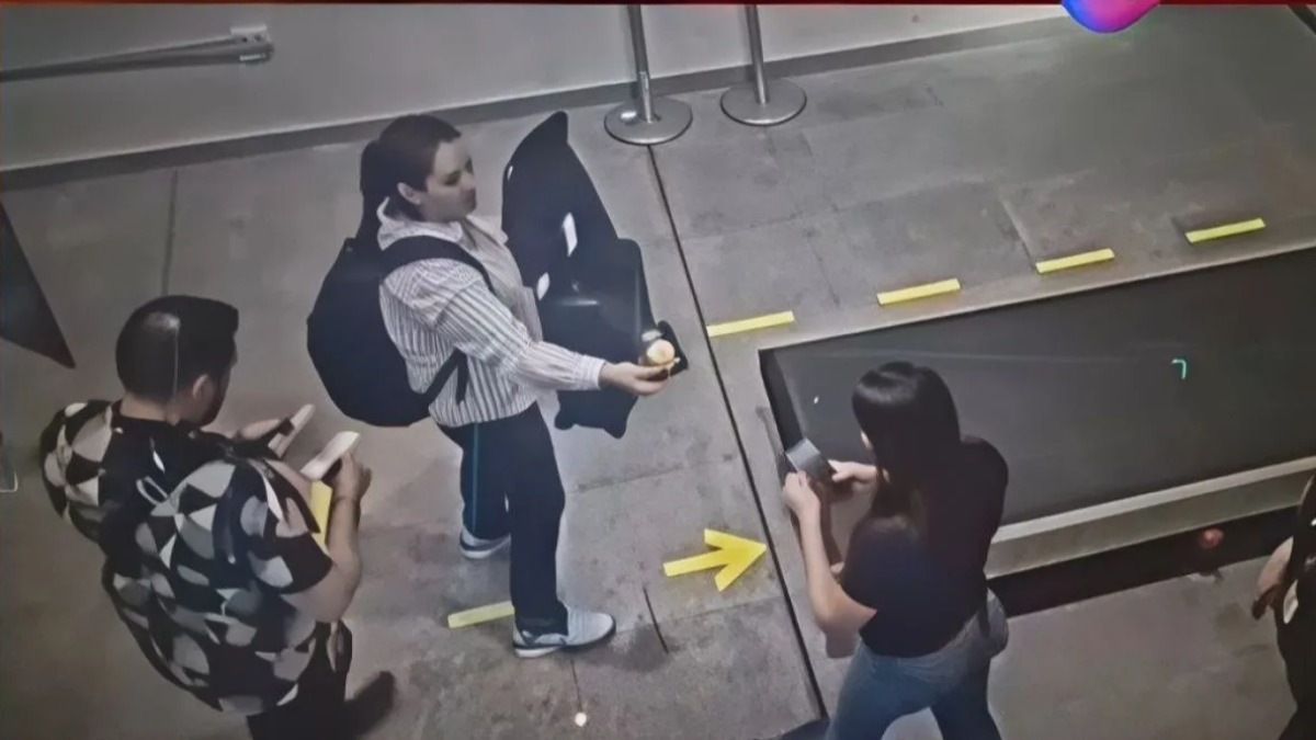 Imágenes de la exdiputada Laura Rojas en el aeropuerto. Foto: Captura