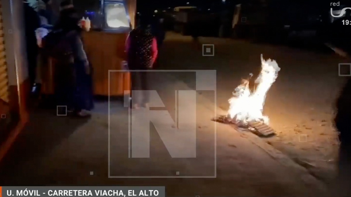 Imágenes durante el conflicto por recuperar garrafas de gas en El Alto. Foto: Captura Red Uno