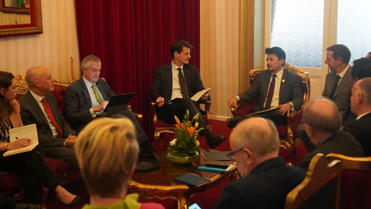 La delegación de la UE se reunió con el ministro de Relaciones Exteriores, Fernando Aramayo. Foto: Cancillería.