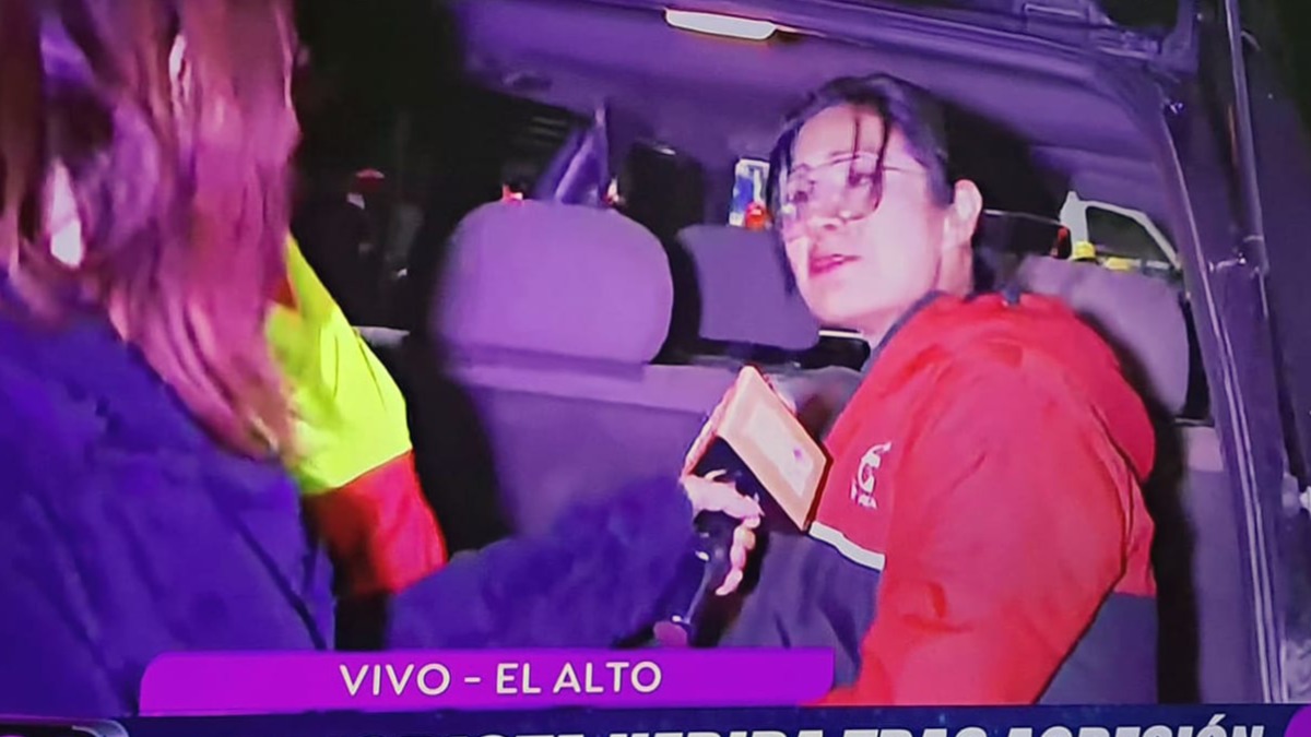 La reportera de CTV Karina Yanarico fue agredida mientras cubría el accidente aéreo. Foto: Red Uno
