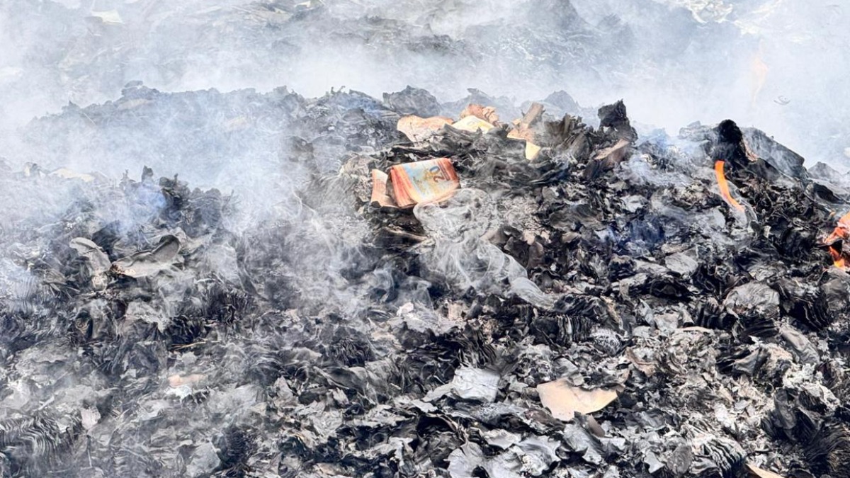 Los billetes que estaban en el avión siniestrado fueron incinerados. Foto: Unitel