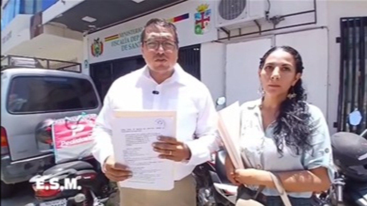 Presidente de la Siderúrgica del Mutún, Álvaro Tejerina, presenta la denuncia. Foto: Captura
