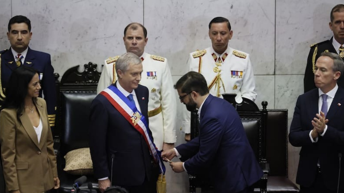 Boric en la transición de mando de Kast. Foto: La Tercera
