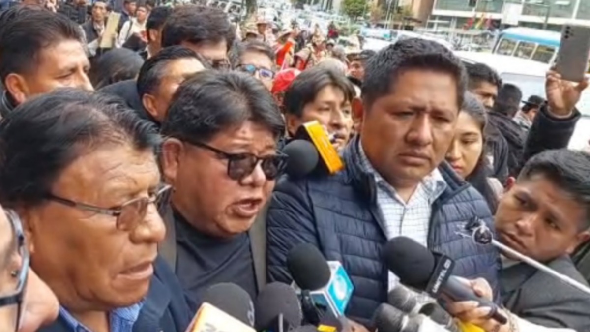 dson Valdez, dirigente de los choferes del Departamento de La Paz, comunica el paro de 24 horas para mañana. Foto: ANF