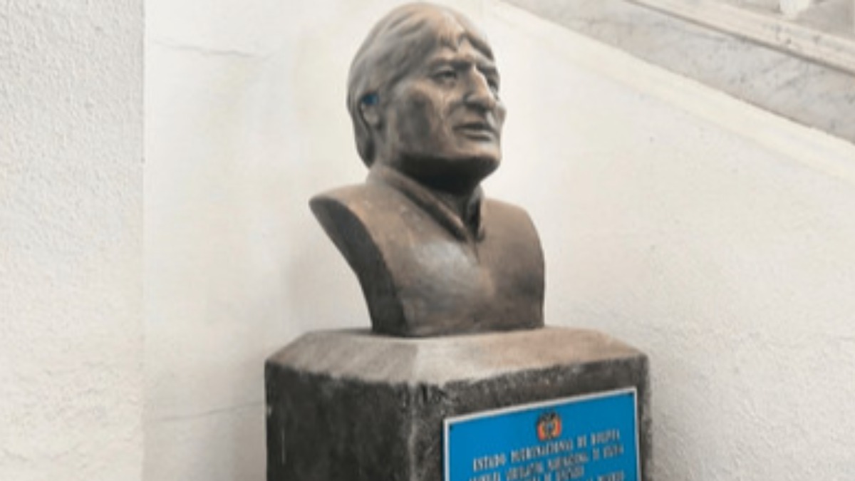 El busto del expresidente Evo Morales en la Asamblea Legislativa