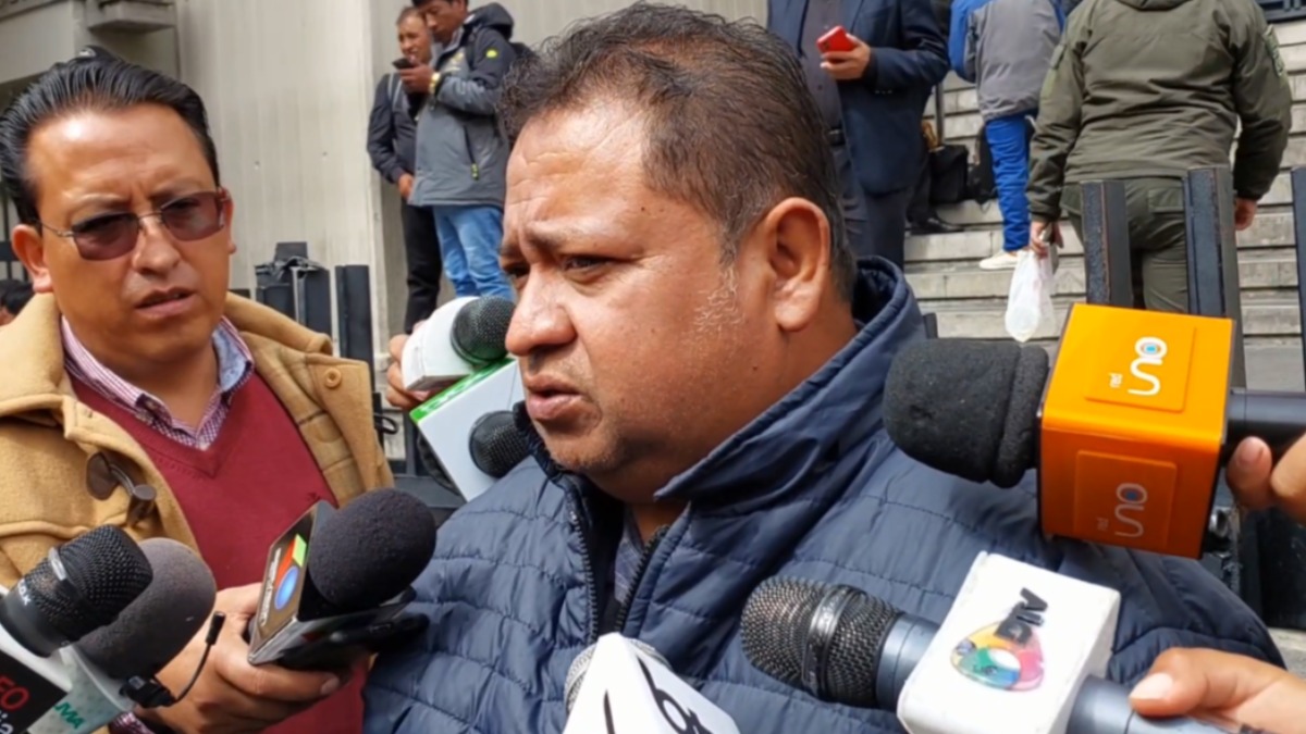 El dirigente de la Confederación Nacional de Chóferes del Transporte Libre de Bolivia, Johnny Valdivia. Foto: Captura de video