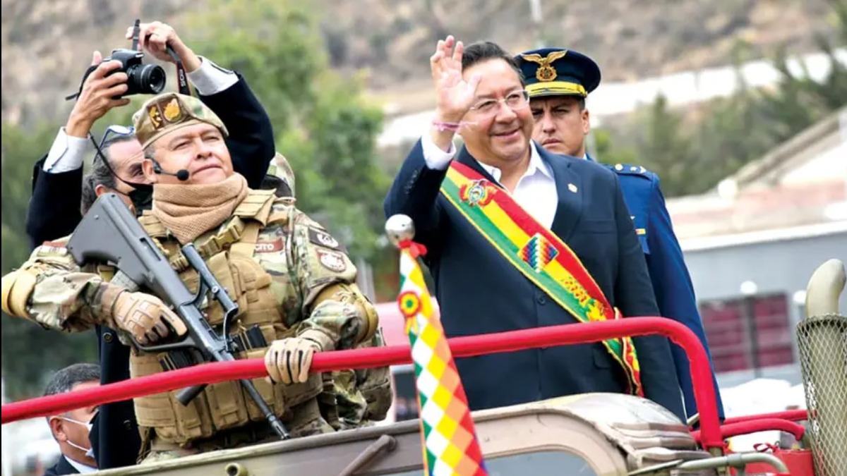 El excomandante del Ejército Juan José Zúñiga y el expresidente Luis Arce. Foto: Internet