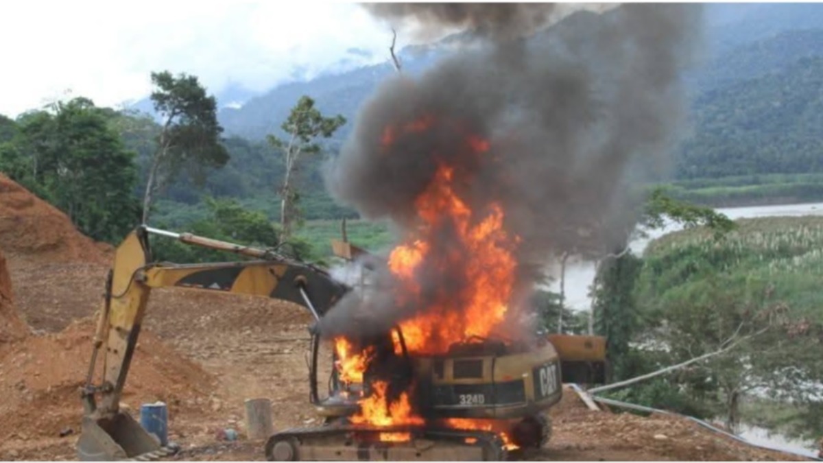 El operativo militar destruyó maquinaria que utilizaban para la minería ilegal. Foto: AJAM