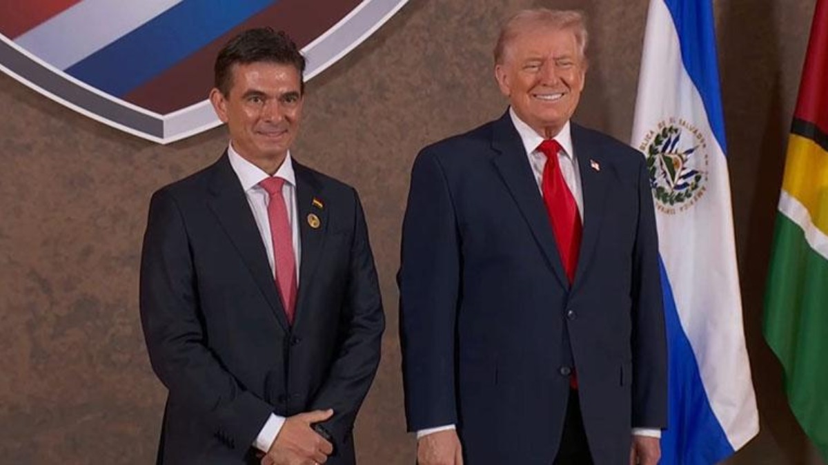 El presidente de Bolivia, Rodrigo Paz, junto a su homólogo de EE.UU Donald Trump. Foto: LT