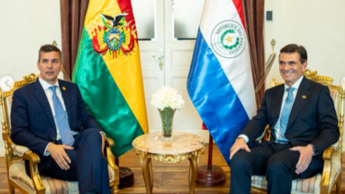 El presidente de Paraguay, Santiago Peña y el presidente de Bolivia, Rodrigo Paz. Foto: RRSS
