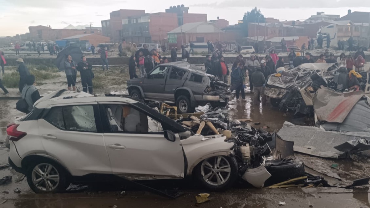 Imagen de los destrozos provocados por el accidente del avión militar Hércules en El Alto el pasado 27 de febrero. Foto: Internet.