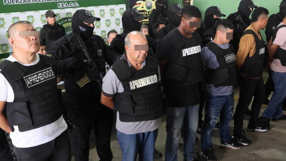 La Policía presenta a un  grupo de extranjeros supuestamente vinculados al clan de Marset