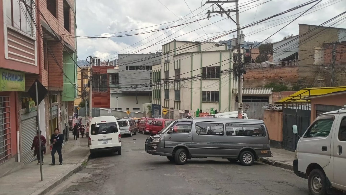 Los transportistas bloquearon las vías de La Paz y El Alto.  Foto: David Pizarro
