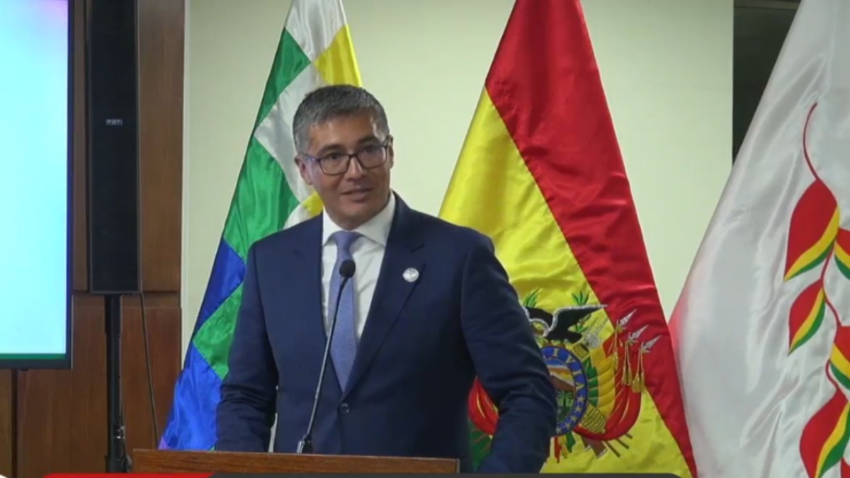 Ministro Espinoza pide cautela ante alza del crudo. Foto: Captura de video