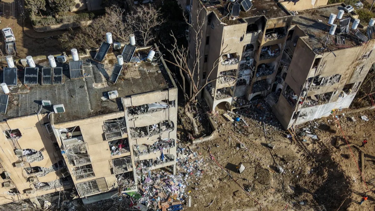 Restos de edificios en Israel tras bombardeo iraní.