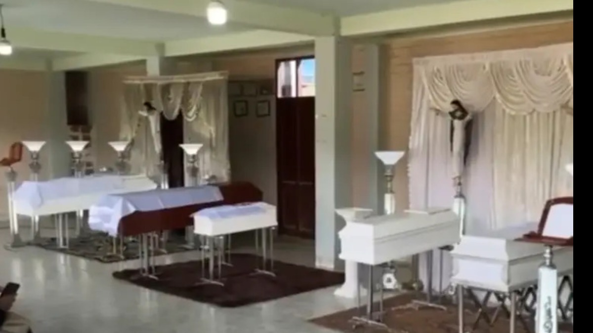Velatorio de los seis cuerpos en Cochabamba. Foto: Captura