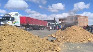 Trasportistas e interculturales de La Paz anuncian bloqueo de carreteras desde este lunes