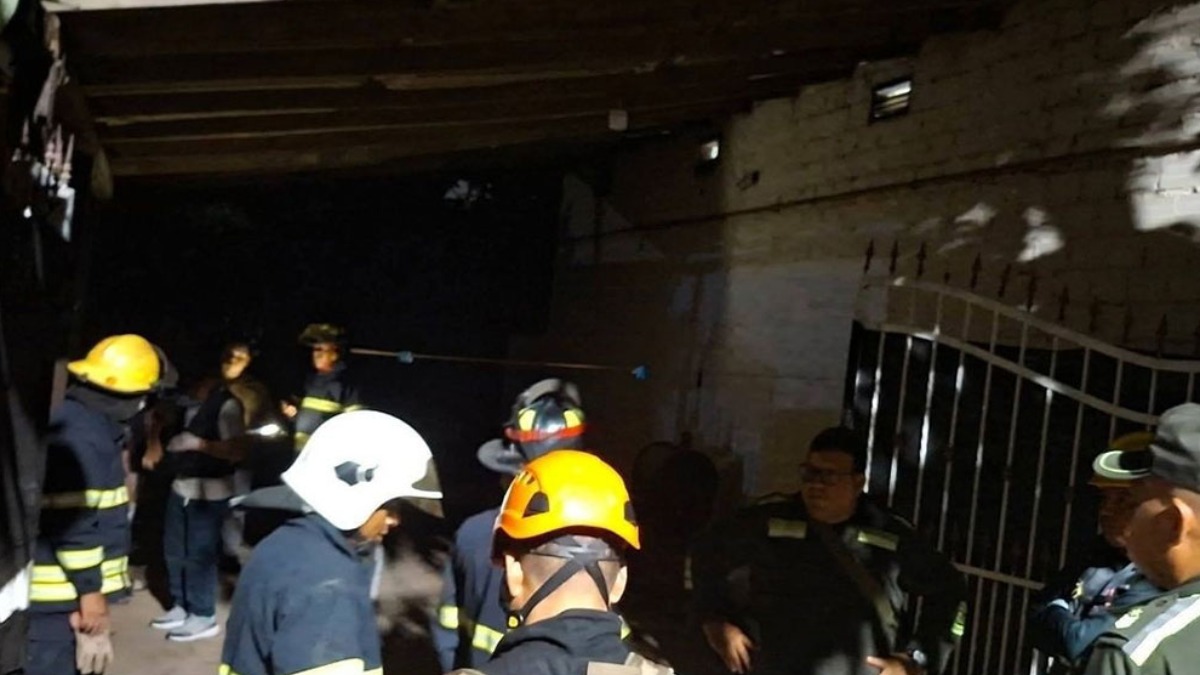 Bomberos y la Policía en el lugar del incendio en El Torno. Foto: RRSS