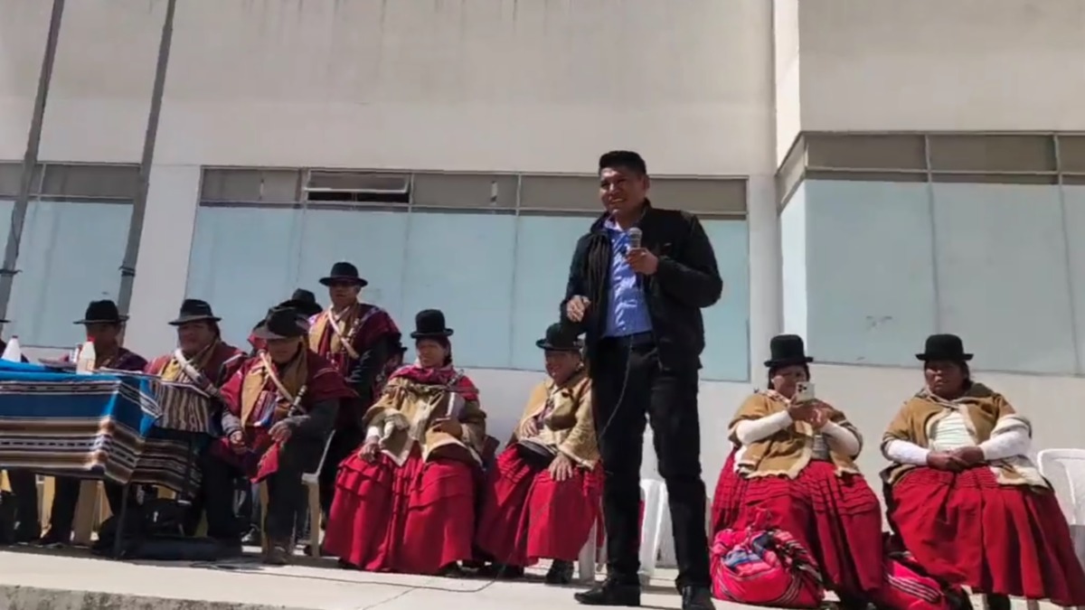 El candidato René Yahuasi en un ampliado en El Alto. Foto: Captura de pantalla