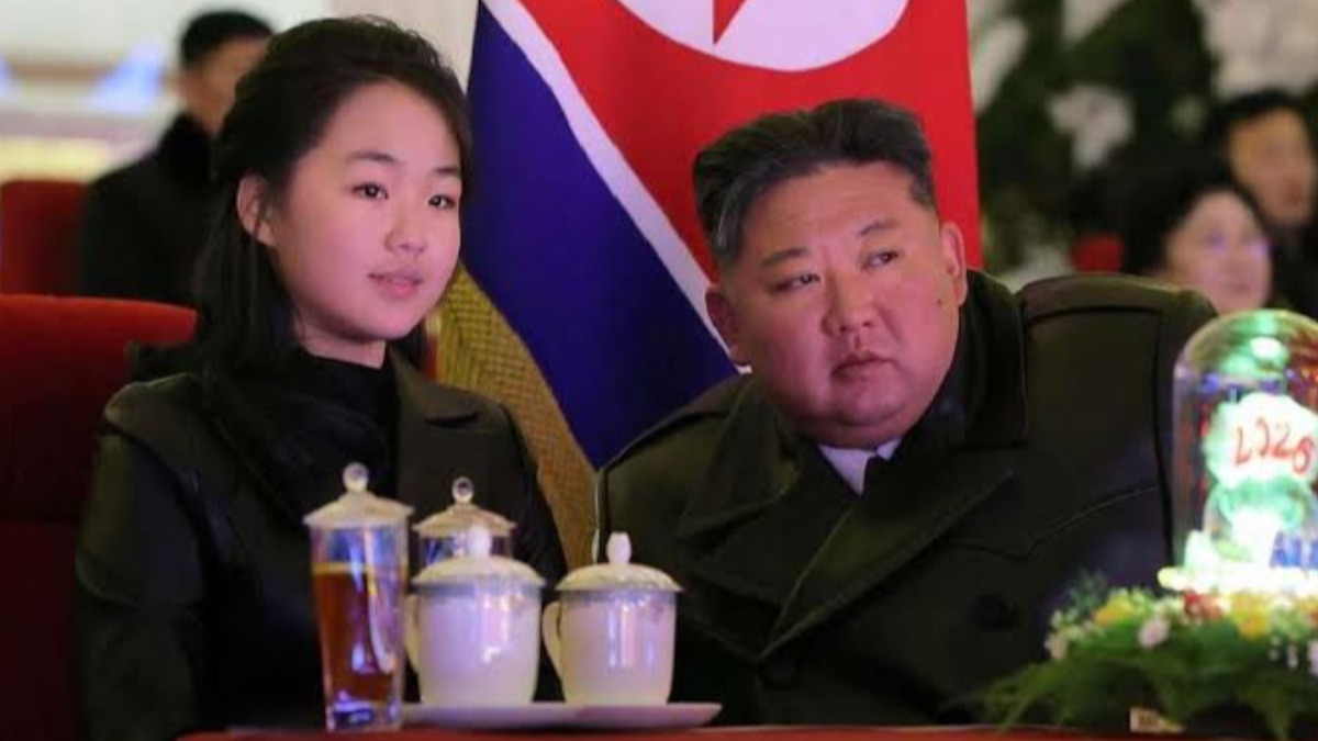 El líder norcoreano Kim Jong Un junto a su hija Kim Ju Ae.