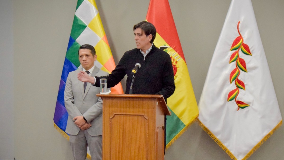 El ministro de Obras Públicas, Mauricio Zamora, y el  viceministro de Transparencia, Yamil García. Fotografía. Ministerio de Obras Públicas