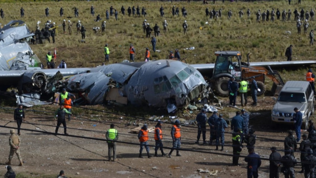 La aeronave Hércules C-130 quedó destrozado tras el accidente. Foto: ANF