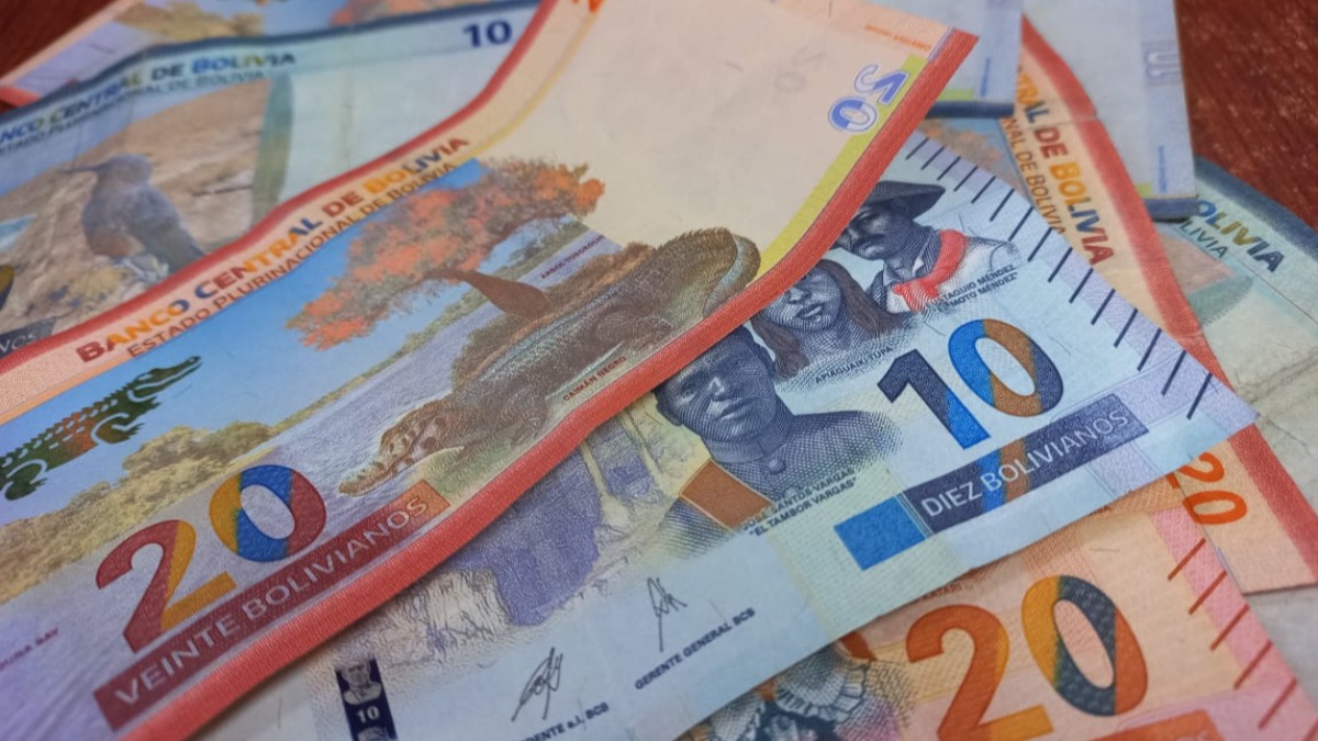 Las proyecciones internacionales reflejan incertidumbre sobre el futuro económico del país. Foto: ABI