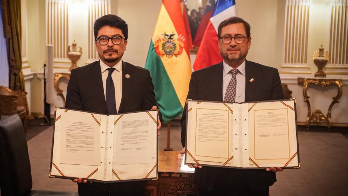 Los cancilleres de Bolivia, Fernando Aramayo, y de Chile, Francisco Pérez, al terminar su reunión en La Paz-