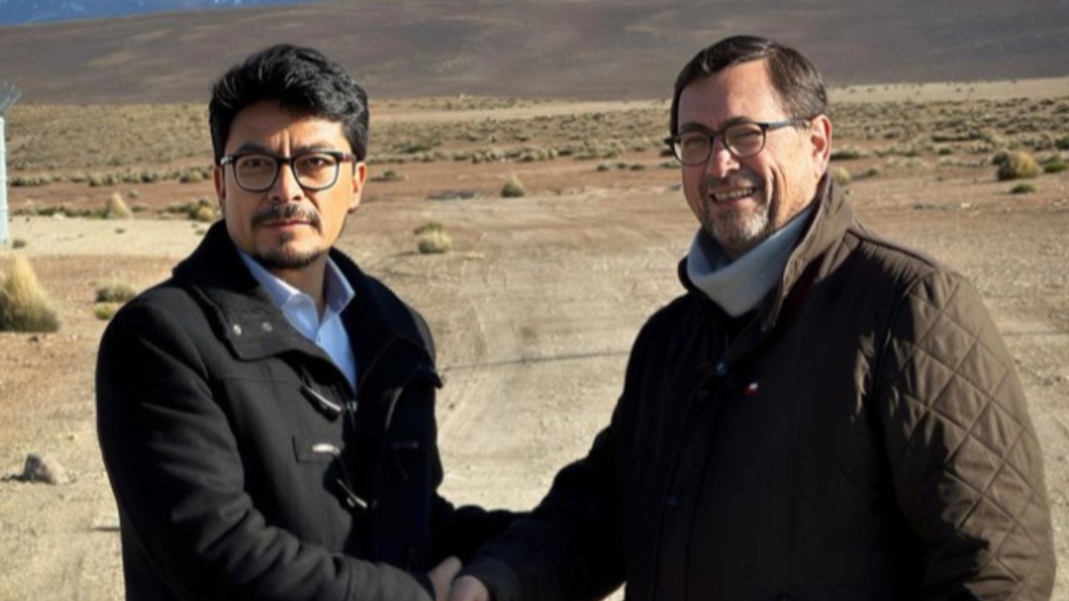 Los minisros de Exteriores de Bolivia, Fernando Aramayo, y de Chile, Francisco Pérez, reunidos en la frontera.