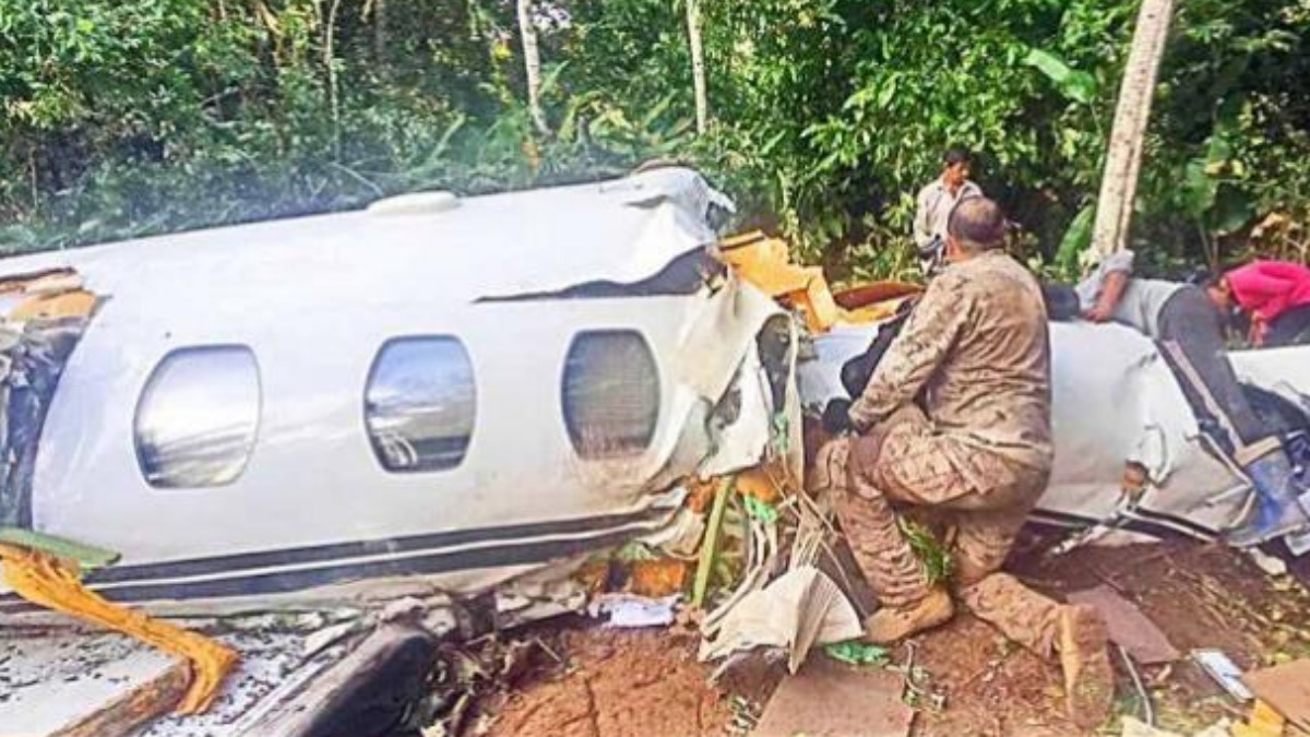 Los restos de la avioneta siniestrada en la zona del trópico de Cochabamba. Foto: Los Tiempos