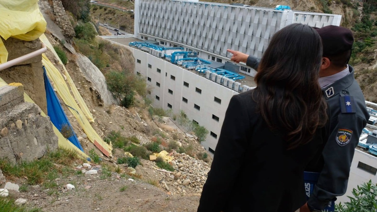 Parte del deslizamiento que se produjo en el Gastroenterológico. Foto: diputada Cecilia Vargas
