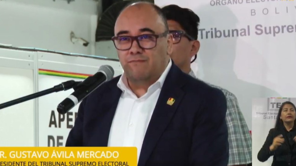 Presidente del TSE, Gustavo Ávila, inauguró la jornada electoral en Santa Cruz. Foto: Captura